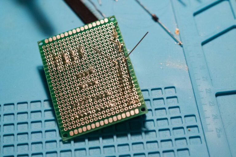 How to Use a Breadboard Thimble.io Online STEM Classes